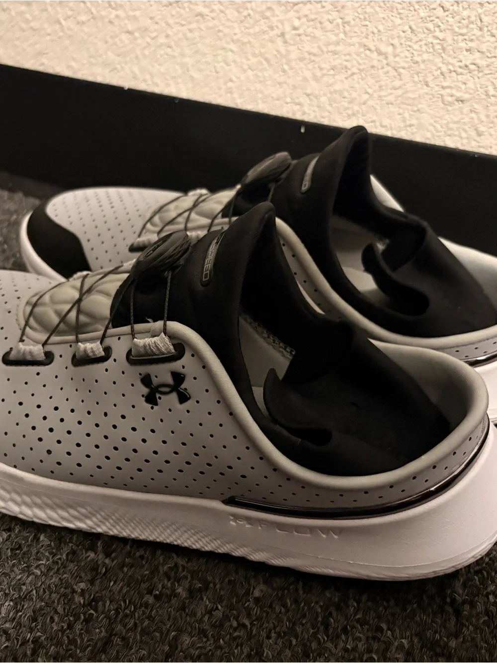 Under Armour Slip and Speed -mens size 12 - excellent used condition